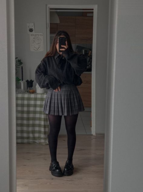 mirror selfie ootd outfit dark academia cute chunky sweater Sweater Skirt Leggings Outfit, Curvy Dark Academia Fashion, Dark Academia Plus Size Outfit, Stockings Outfit Plus Size, Plus Size Dark Academia, Long Socks Outfit, Stocking Outfit, Knee High Socks Outfit, Hoddies Outfits