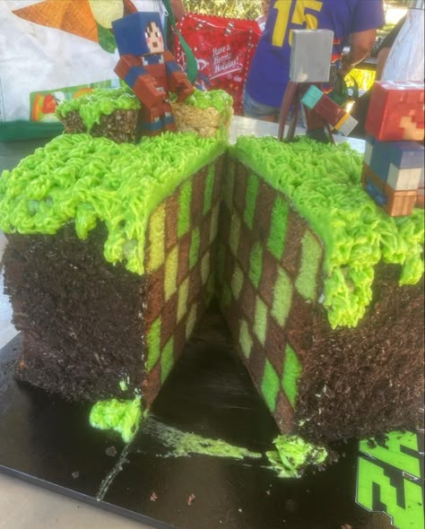 Minecraft Buttercream Cake, Minecraft Birthday Cupcakes, Simple Minecraft Cake, Creeper Cake Minecraft, Minecraft Drip Cake, Minecraft Cake Buttercream, Enderman Cake, Minecraft Cake Easy Simple, Dort Minecraft