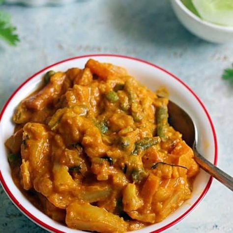 VEG MAKHANWALA RECIPE - Cook Click N Devour!!! Veg Makhanwala Recipe, Winter Veggies, Veg Curry, Cubed Potatoes, Sauteed Veggies, Indian Food Recipes Vegetarian, Recipes Vegetarian, Curries, Garam Masala