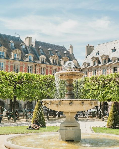 Out and about Le Marais 🌳 #LeMarais #Paris #France #Travel Marais Paris, Adventure Bucket List, France, Paris, Travel, Instagram