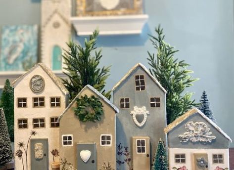 Small Wooden House, Paint Your House, Diy Christmas Village, Easy Diy Decor, Pottery Houses, Christmas Village Houses, Holiday Crafts Diy, Cardboard House, Wooden Flowers