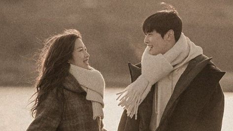 #Vintagecouples#aestheticcouples#darkacademia Suho And Jukyung, True Beauty Kdrama, Couple Vintage, Scene Aesthetic, Fotografi Vintage, Vintage Couples, Film Inspiration, Aesthetic People, Brown Aesthetic