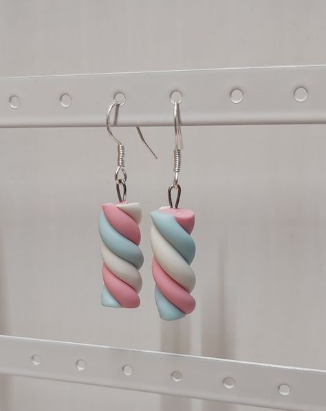 Pink, blue and white marshmallow twirl earrings Clay Earrings Diy Ideas Cute, Super Clay Earrings, Foam Clay Earrings, Air Dry Earrings, Polymer Clay Earings Ideas, Homemade Earrings Clay, Super Clay Ideas, Aesthetic Clay Earrings, Super Clay Art