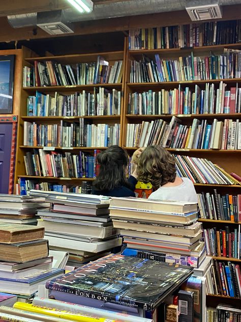 Relationship Asethic, Bookstore Date, Library Date, Dream Dates, All The Bright Places, Bookstore Cafe, Couples Book, Library Aesthetic, Dream Date