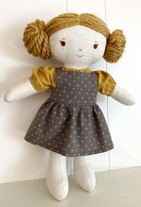 New! Chloe and Louise Pattern Redesign - Wee Wonderfuls Wee Wonderfuls, Cloth Doll Patterns, Yarn Wig, Diy Rag Dolls, Doll Making Patterns, Fabric Doll Pattern, Homemade Dolls, Rag Doll Pattern, Doll Diy