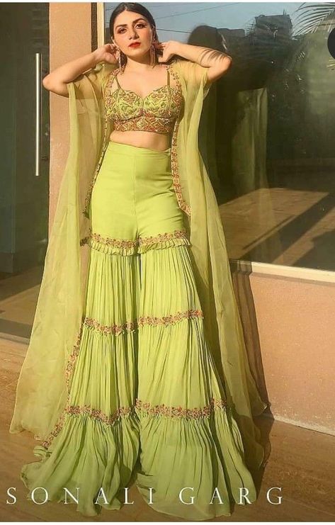 Mehandi Outfits, Indian Outfits Modern, Haldi Outfits, Mehendi Outfits, Trendy Outfits Indian, Indian Outfits Lehenga, Lehenga Designs Simple, Green Lehenga, Outfits Indian