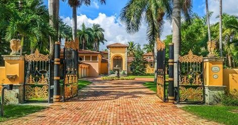 Mexican Hotelier Carlos Gosselin Maurel Lists Miami Beach Mansion For $30 Million Mexican Mansion, Mexican Ranch, Miami Beach Mansion, Spanish Mansion, Beach Mansion, Lounge Party, Dream Mansion, Mexican Home, Whatsapp Wallpaper