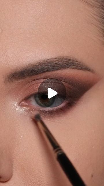 How to look attractive on Instagram: "Makeup Tutorial for makeup lovers
Light smokey liner 
Try this attractive eye makeup look 🔥 
Look more attractive with @how_to_look_attractive  Don't forget to follow for daily makeup tutorial 
#makeup #makeuptutorial #reels #howto #instagood #eyemakeup #howto #howtolookattractive #trending #smokeyeye #eyemakeuptutorial #eyeshadowlooks #eyeslook" Light Smokey Eye Makeup, Light Makeup Tutorial, Attractive Eye Makeup, Smokey Liner, Light Smokey Eye, How To Look Attractive, Attractive Eyes, Makeup Lovers, Light Makeup