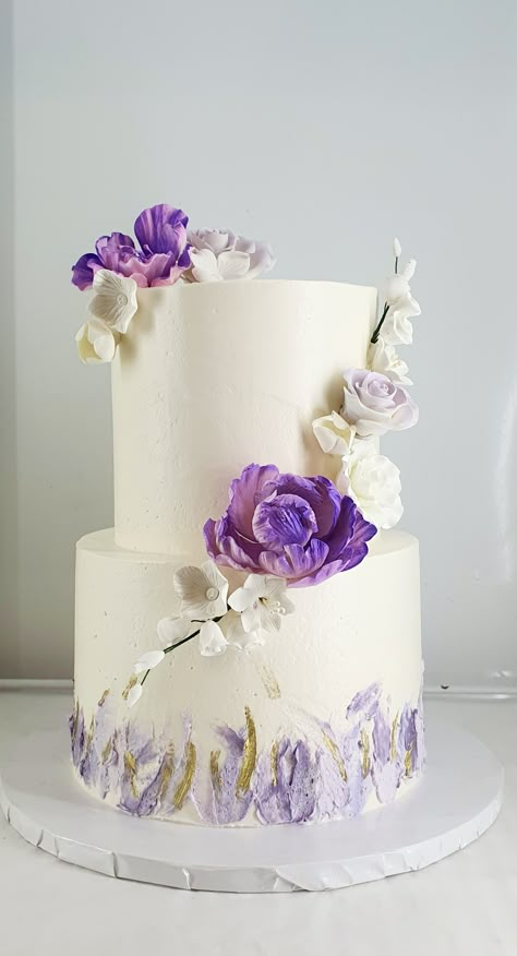 Lavender And Sage Wedding Cake, Trending Cakes 2024, Purple And White Cake, Lilac Wedding Cake, Wedding Cake Purple, Wedding Cake With Purple, Wedding Cake Two Tier, Wedding Cakes Lilac, White And Gold Wedding Cake