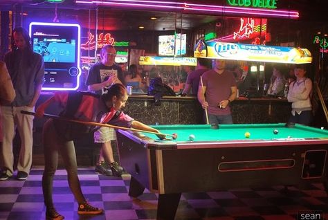 Macs 6 Snooker Aesthetic, Pool Hall Ideas, Billiard Wallpaper, Resturant Decor, Club Design Interior, Irish Pub Decor, Snooker Room, Gaming Lounge, Pool Hall