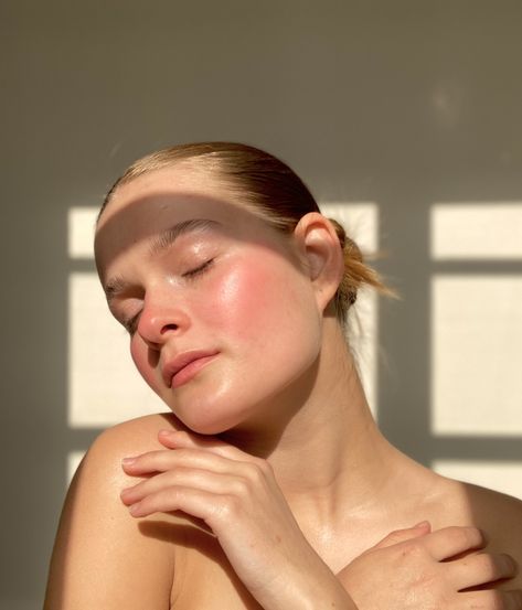 Glowy skin I natural glow I natural makeup I brushed brows I sleek bun I blush Blush Glowy Makeup, Where To Apply Blush, Glowy Blush, Dewy Summer Makeup, Dewy Blush, Blush Tips, Makeup Removal Tips, Lookbook Shoot, Pale Skin Makeup