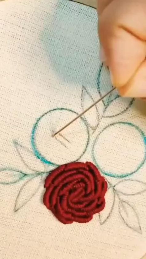 Beginner Hand Embroidery Patterns Flowers, Simple Bead Embroidery Designs, Hand Embroidery Flowers Tutorial, Bullion Knot Embroidery Designs, Rose Embroidery Designs, Projek Menjahit, Embroidery Hoop Art Diy, Basic Hand Embroidery Stitches, Ribbon Embroidery Tutorial