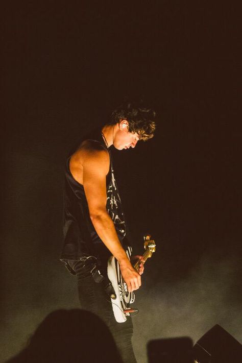 Calum Hood 2022, Calum Hood 2014, 2014 Wallpaper, Calum 5sos, 5sos Wallpaper, Thomas Hood, Calum Thomas Hood, O2 Arena, Ashton Irwin