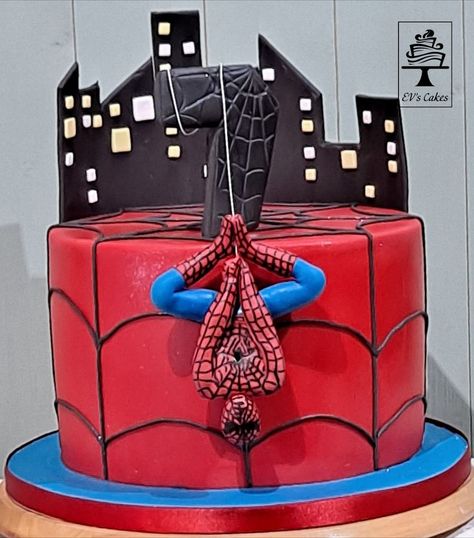 Bolo Hot Wheels, Batman Birthday Cakes, Bakery Style Cake, Spiderman Birthday Party Decorations, Sports Themed Cakes, Spider Cake, Spiderman Birthday Cake, 7th Birthday Cakes, Marvel Birthday Party