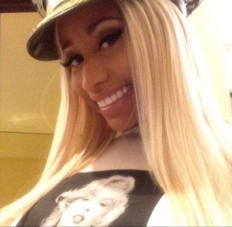 nicki minaj grainy icon Old Nicki Minaj, Nicki Baby, Nicki Minaj Barbie, Celebrity Selfies, Nicki Minaj Photos, Nicki Minaj Pictures, 2013 Swag Era, Female Rappers, Black Barbie