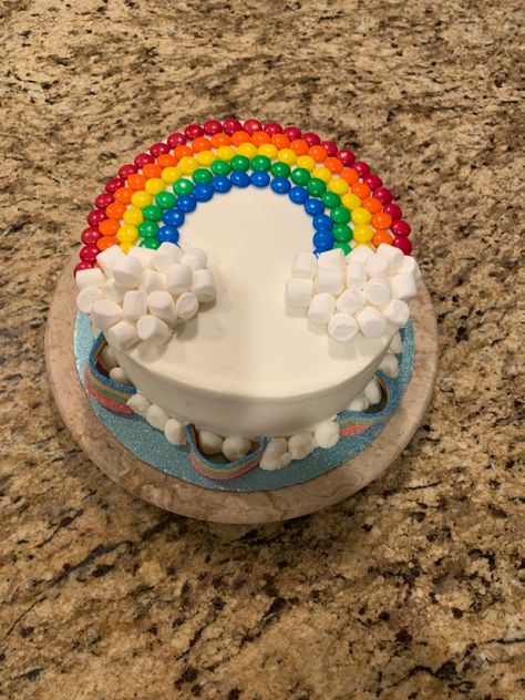 Mini Marshmallows, Rainbow Cake, Cupcakes Decoration, Marshmallows, Frosting, Cupcake Cakes, Birthday Cake, Rainbow, Cake