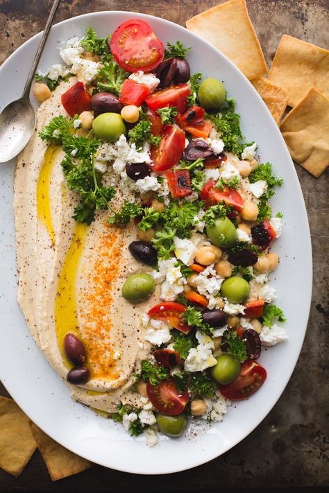 This Loaded Hummus is a great crowd-pleasing appetizer, but the hummus recipe itself is a keeper! Make this regularly and keep a container in the fridge! It's great for snacking, lunches and dinners. Naturally vegan and gluten-free. From @tasteLUVnourish Loaded Hummus, Sommer Mad, Crowd Pleasing Appetizers, Summer Appetizer, Makanan Diet, Hummus Recipe, Clean Eating Snacks, Lunches And Dinners, Appetizer Snacks