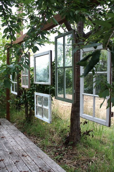 10 Ways to Upcycle Old Wood Windows in Your Home Cheap Privacy Fence, Old Wood Windows, Backyard Privacy, Garden Junk, Easy Backyard, Fence Decor, Backyard Deck, Old Windows, Wood Windows