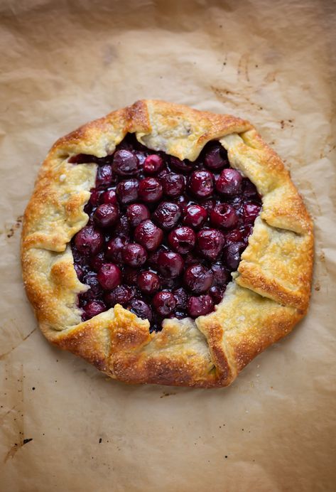 Flaky Crust Recipe, Cherry Galette, Bourbon Cherries, Galette Recipe, Cherry Recipes, Fruit Pie, Flaky Crust, Flaky Pastry, Fresh Cherries