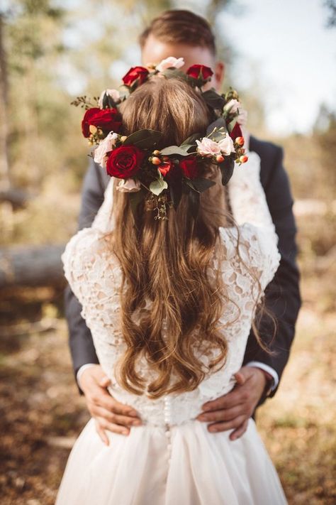 Romantic Flower Crown Flower Crown Wedding Veil, Flower Crown Ideas, Flower Crown Veil, Flower Crown Bride, Bridal Floral Crown, Floral Crown Wedding, Crown Ideas, Whimsical Flower, Rose Flower Crown