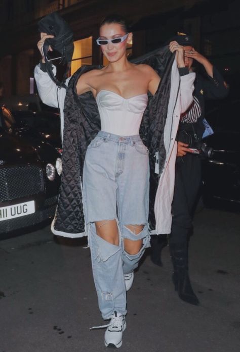 Deconstructed Jeans, Bella Hadid Outfits, Women Fashion Edgy, Hadid Style, Alexandre Vauthier, Model Outfits, Sarah Jessica Parker, Mode Inspo, Trend Fashion