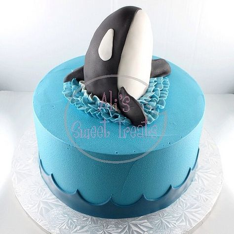 Buttercream Orca cake! | Flickr - Photo Sharing! Orca Themed Birthday Party, Orca Cake, Dolphin Cupcakes, Whale Birthday Cake, Whale Cake, Whale Cakes, Ocean Cake, Dolphin Cakes, Whale Party