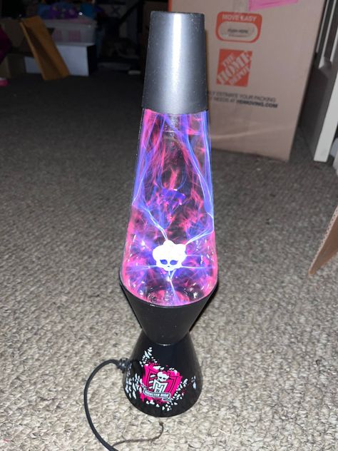 ?!? Lava Lamp Room Aesthetic, Garfield Lava Lamp, Emo Rooms, Lava Lamp Aesthetic, Decades Aesthetic, Blue Lava Lamp Aesthetic, Tall Lava Lamp, Cool Lava Lamps, Hello Kitty Lamp Monster Can