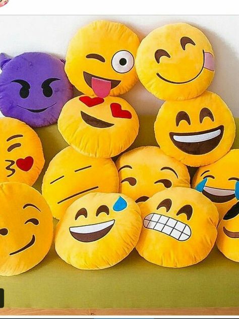 Emoji Pillows, Teddy Bear Images, Funny Emoji Faces, Android Phone Wallpaper, Pillow Crafts, Felt Crafts Diy, Emoji Faces, Funny Emoji, Diy Cushion