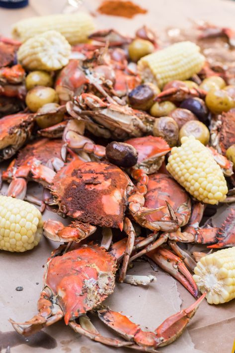 Steamed Maryland Blue Crabs Blue Crab Recipes, Crab Boil Recipe, Steamed Crabs, Maryland Blue Crab, Maryland Crabs, Blue Crabs, Boiled Food, Crab Boil, Family Secrets