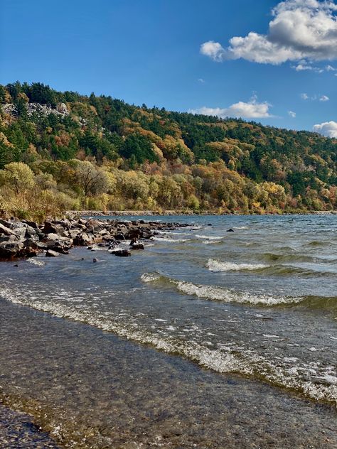 #fall #travel #photography #wisconsin #devilslake #weather #tree Fall In Wisconsin, Devils Lake Wisconsin, Wisconsin Aesthetic, Wisconsin Northwoods, Wisconsin Nature, Midwest Fall, Midwest Aesthetic, Wisconsin Homes, Wisconsin Photography