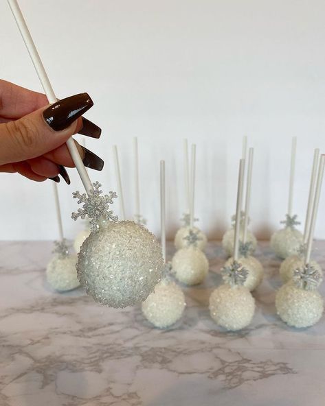 Snowflake Cake Pops, Winter Wonderland Wedding Cakes, Sweet 16 Winter Wonderland, Winter Onederland Cake, Winter Wonderland Party Theme, Babby Shower, Winter Wonderland Cake, Winter Wonderland Birthday Party, Christmas Gender Reveal