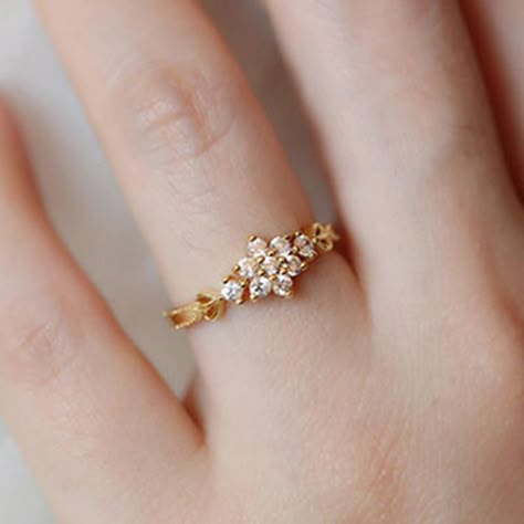 Diamond Jewlery, Gold Finger Rings, Wedding Diamond, Wedding Plan, Bangles Design, Gold Rings Fashion, Gold Ring Designs, Gold Rings Jewelry, Gold Jewelry Simple