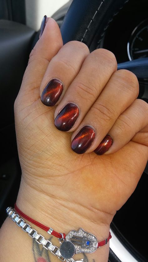 Cat eye nails by Laura @ TC Nails.   I had to try them and love them 💅❤ Red And Black Cat Eye Nails, Black Chrome Nails, Red Cat Eye, Cat Eye Nails Polish, Latest Nail Designs, Chrome Nail Art, Chrome Nails Designs, Eye Nails, Short Square Nails