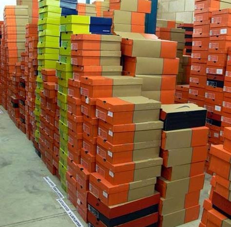 Nike Sneakers / Authentic Nikes Wholesale New Puma Sneakers, Wholesale Pallets, Pallets For Sale, Nike Low Tops, Wholesale Nike Shoes, Gold Cutlery Set, Boutique Wholesale, Nike High Tops, Nike High