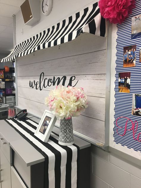 DIY Classroom Awning - Cookbooks and Cakestands Classroom Awning, Diy Awning, Fabric Awning, Classroom Makeover, Classroom Expectations, Elementary Classroom Decor, French Classroom, Classroom Decor Themes, Book Cafe