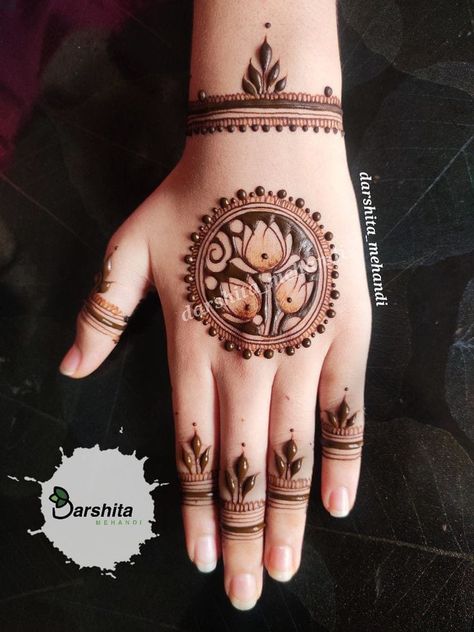 Round Henna Designs Simple, Lotus Circle Mehndi Designs, Rajasthani Mehndi Designs Simple, Easy Mahendiii Design, Circle Mehndi Design, Back Hand Henna Designs, Back Hand Henna, Floral Mehndi, Hand Henna Designs