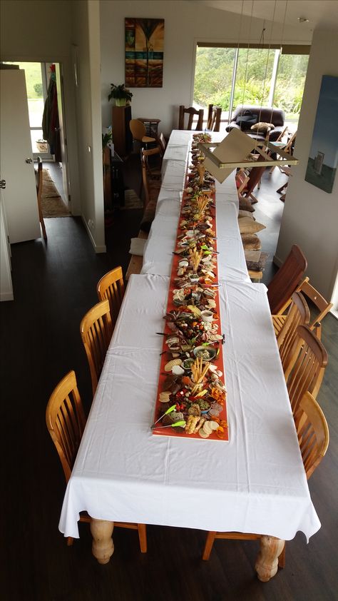 Sharing Platter Wedding Table, Grazing Table On Brown Paper, 60th Birthday Grazing Table, Grazing Table 200 People, Grazing Table With Levels, Apartment Party, Wedding Feast, Wooden Kitchenware, Thanksgiving Hostess