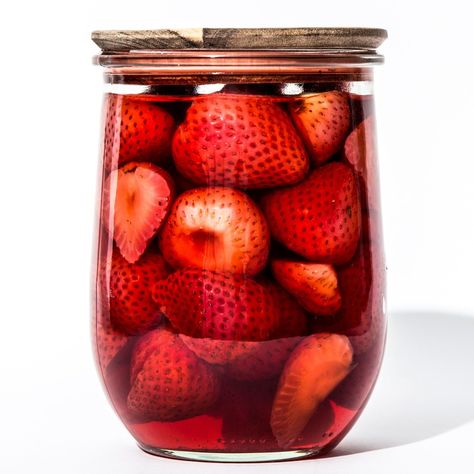 Pickled Strawberries, Pickled Fruit, Pickled Vegetables Recipe, Roasted Fennel, Strawberry Spinach, Spinach Strawberry Salad, White Balsamic Vinegar, Homemade Pickles, Pickled Veggies