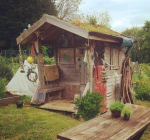 Allotment Ideas Inspiration, Allotment Plan, Allotment Shed, Allotment Ideas, Garden Shed Interiors, Backyard Cabin, Shed Interior, Allotment Gardening, Thermos Flask