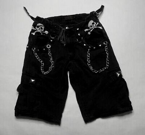 Punk Shorts Outfit, Emo Outfits With Shorts, Emo Goth Outfits Men, Mallgoth Clothes, Numetal Aesthetic, Emo Shorts, Reworked Shorts, Scene Shorts, Non Binary Outfits