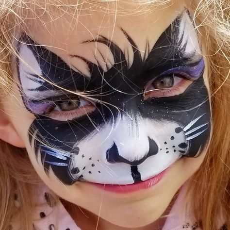 Denise Cold on Instagram: “This is what happens when you put "black cat" on a word menu. I was proud of myself. Pretty sure it was a 2.5 min design. 1/2" flat made…” Halloween Cat Face Paint, Cat Face Paint Halloween, Cat Face Painting For Kids, Snake Face Painting, Maddie Costume, Cat Makeup For Kids, Black Cat Face Paint, Cat Face Paint Easy, Cat Face Painting