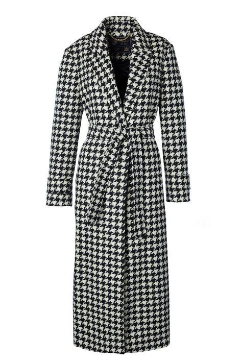 Holland Cooper | Wrap Large Scale Houndstooth Coat | Autumn • Winter Fashion Holland Cooper, Full Length Coat, Houndstooth Coat, Country Walk, Coat Autumn, Wrap Coat, Kinds Of Clothes, Fabric Belt, Jodhpur