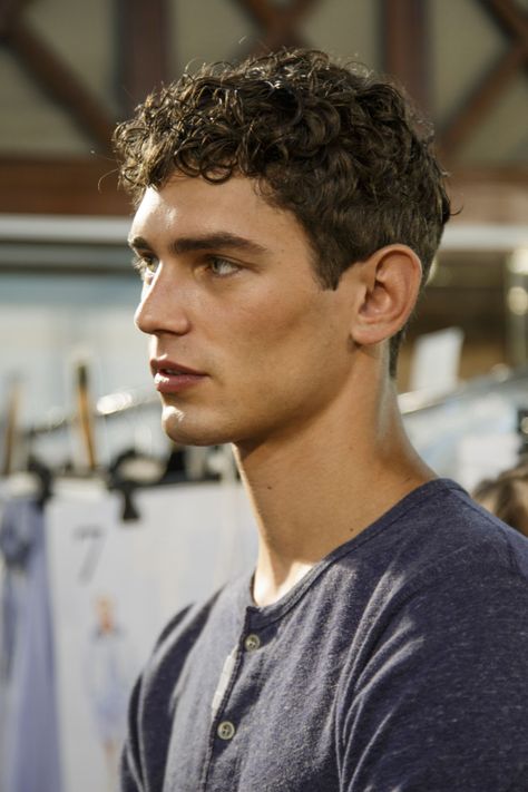 Arthur Gosse | @palmingpebbles Men's Curly Hairstyles, Men Haircut Curly Hair, Layered Curly Hair, Short Hair Hacks, Haircuts For Curly Hair, Popular Haircuts, Great Hairstyles, Curly Hair Men, Boys Haircuts