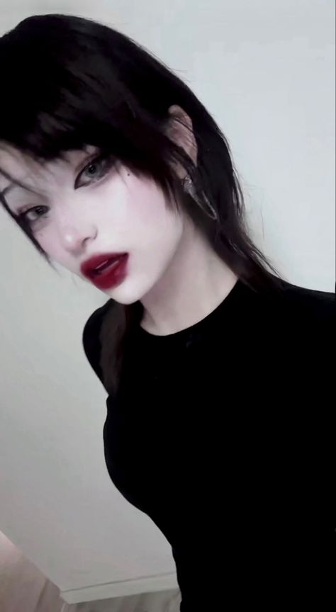 Nana Haircut, Nana Kpop, Grunge Gyaru, Kpop Grunge, Lipstick Nails, Eyeshadow Eyeliner, Holy Moly, Pfp Ideas, Hair Haircut