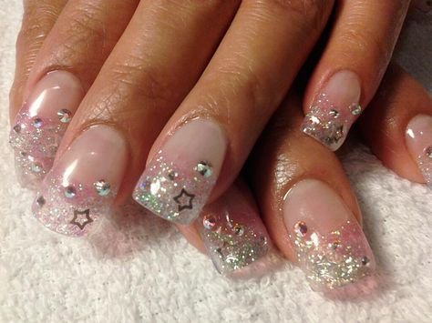 glitter star Stars And Glitter Nails, Star Sequin Nails, Silver Glitter Nails With Rhinestones, Cute Silver Nails, Star Glitter Nails, Glitter Star Nails, Mcbling Party, Gel Nails French, Glittery Nails