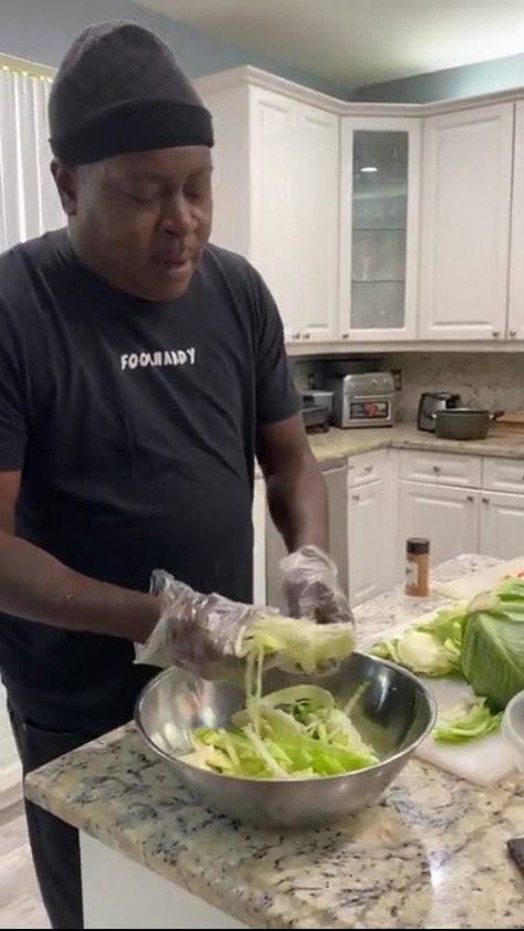 Trick Daddy - Trick Daddy Oxtails and Cabbage Oxtails And Cabbage, Oxtail And Cabbage, Pigeon Peas And Rice, Peas And Rice, Steamed Cabbage, Pigeon Peas, How To Boil Rice, Uncle Bens, Orange Peppers