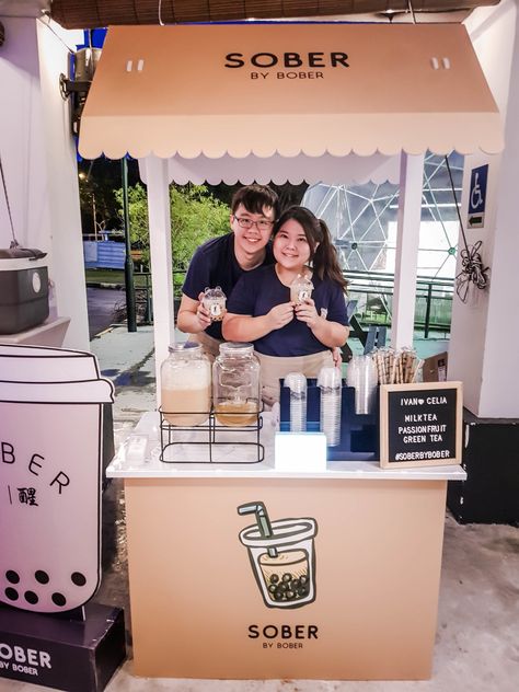 Bubble Tea Stand Wedding, Tea Kiosk Ideas, Bubble Tea Station Wedding, Boba Tea Bar Wedding, Boba Pop Up Shop, Smoothie Stand Ideas, Pop Up Tea Shop, Bubble Tea Truck, Boba Stand Ideas