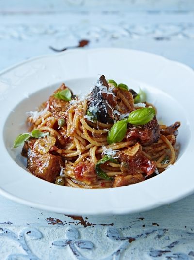 Sicilian spaghetti alla Norma | Jamie Oliver - Whole wheat spaghetti // Aubergines Sicilian Spaghetti, Pasta Alla Norma, Basil Recipes, Italian Pasta Dishes, Jamie Oliver Recipes, Sicilian Recipes, Spaghetti Recipes, Italian Pasta, Jamie Oliver