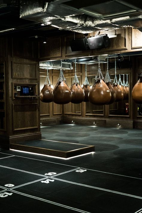 Boxing Gym Aesthetic, Old School Boxing, Boxing Gym Design, Martial Arts Gym, Warehouse Gym, Boutique Gym, Small Gym, Gym Interior, Boxing Coach