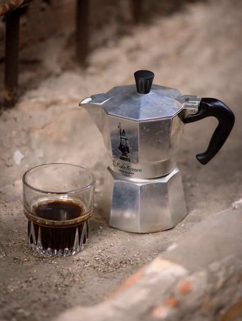 Moka Pot #coffee #robusta #mokapot Moka Pot Coffee, Food Art Photography, Moka Pot, Food Art, Coffee, Moka